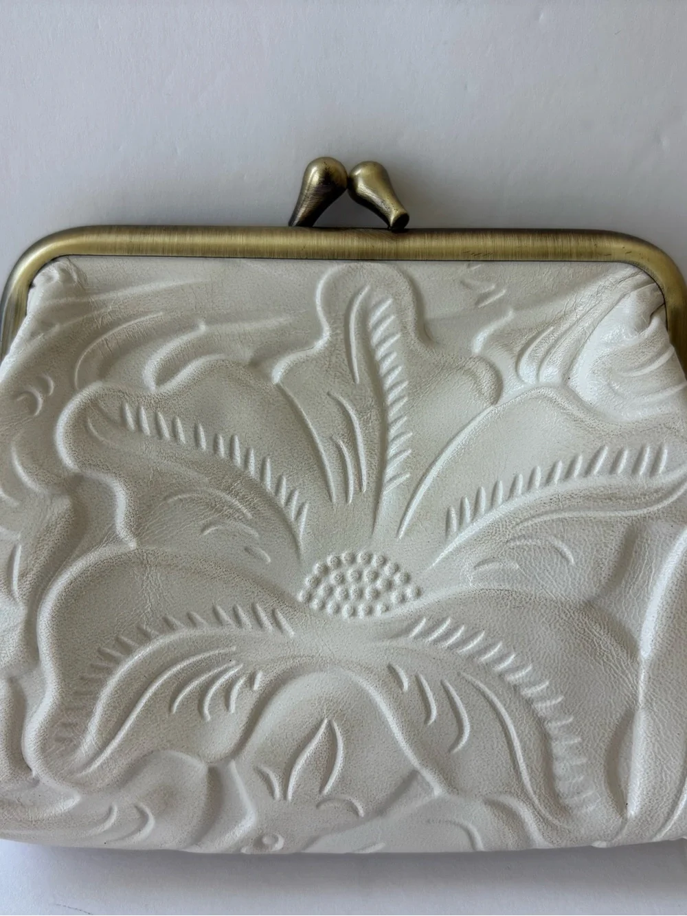 Patricia Nash leather latte Embossed Floral Kiss-Lock coin purse - Picture 2 of 6